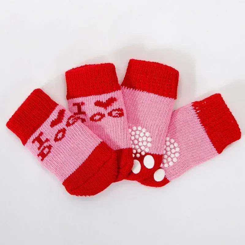 Chaussettes pour chien rouges antidérapantes : confort et sécurité pour pattes sensibles