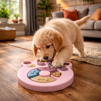 Chien utilisant une mangeoire interactive en forme de patte pour manger ses croquettes et stimuler son intelligence