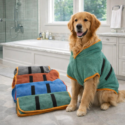 Peignoir absorbant pour chien après bain dans une salle de bain moderne