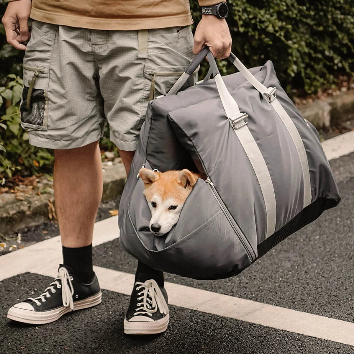 Sac de transport portable pour petit chien, modèle gris confortable et sécurisé pour promenade et voyage